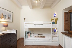 6 chambres, bureau, fer et planche à repasser, Wi-Fi