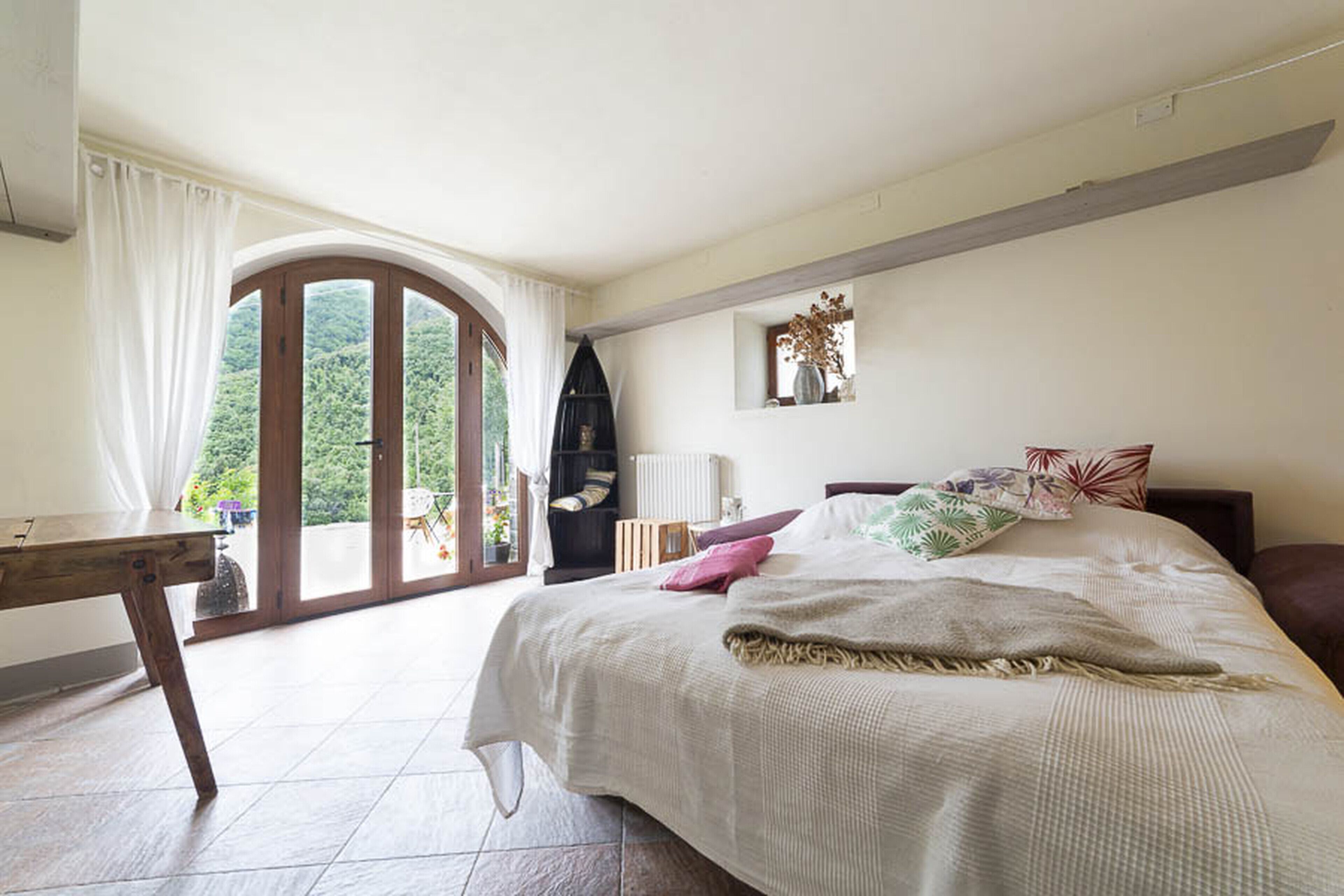 6 Schlafzimmer, Schreibtisch, Bügeleisen/Bügelbrett, WLAN