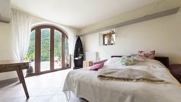 6 Schlafzimmer, Schreibtisch, BĂŒgeleisen/BĂŒgelbrett, WLAN