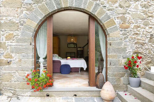 Podere all’Acquedotto – Private Tuscan Stone House with Pool & Views