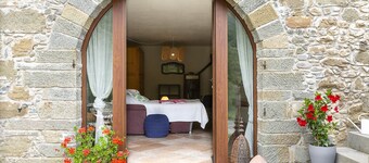 Podere all’Acquedotto – Private Tuscan Stone House with Pool & Views