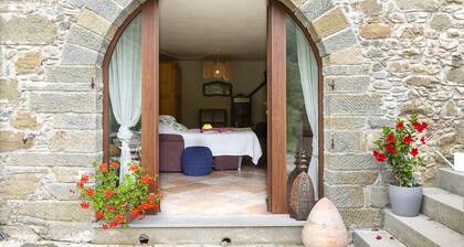 Podere all’Acquedotto – Private Tuscan Stone House with Pool & Views
