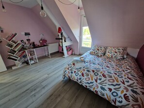 1 bedroom, iron/ironing board, WiFi, bed sheets
