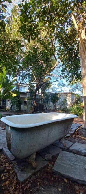 Casa, 2 habitaciones, patio, vista al jardín | Baño