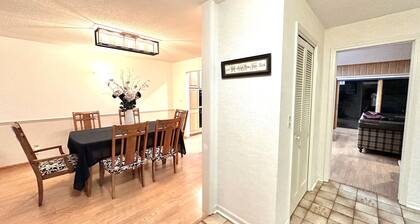 Secluded Serenity Lg 4beds, 2.5 bath near Downtown