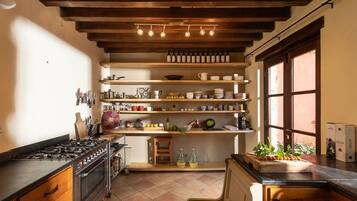 Kühlschrank, Ofen, Herdplatte, Geschirrspüler