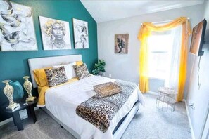 4 bedrooms, iron/ironing board, WiFi, bed sheets