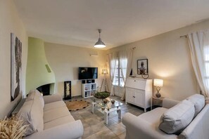 Smart TV, fireplace - Stelios-Korina Villa with Pool an Stunning View Posidonia Syros Cyclades Greece
 (Posidonia, Syros)