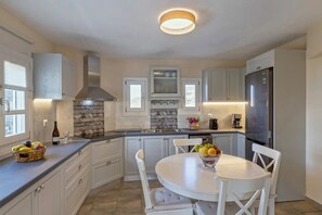 Fridge, microwave, oven, stovetop - Stelios-Korina Villa with Pool an Stunning View Posidonia Syros Cyclades Greece
 (Posidonia, Syros)