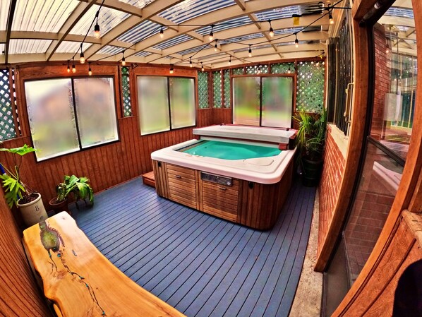 Unclassified image, 1 of 23, button