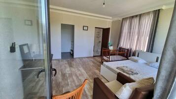 3 bedrooms, iron/ironing board, WiFi