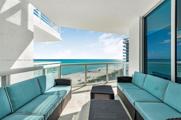 Property grounds - Luxury Mid-beach, Oceanfront 3BR, 3-Bath condo in Faena district. 16th floor. (Miami Beach)