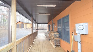 House, Multiple Beds (Dickies Roadhouse      ) | Property grounds - Dickies Roadhouse (Great Cacapon)