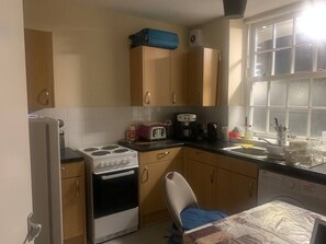 冰箱、微波炉、烤箱、炉灶