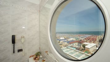 Camera Deluxe con letto matrimoniale o 2 letti singoli | Bagno | Asciugacapelli, bidet