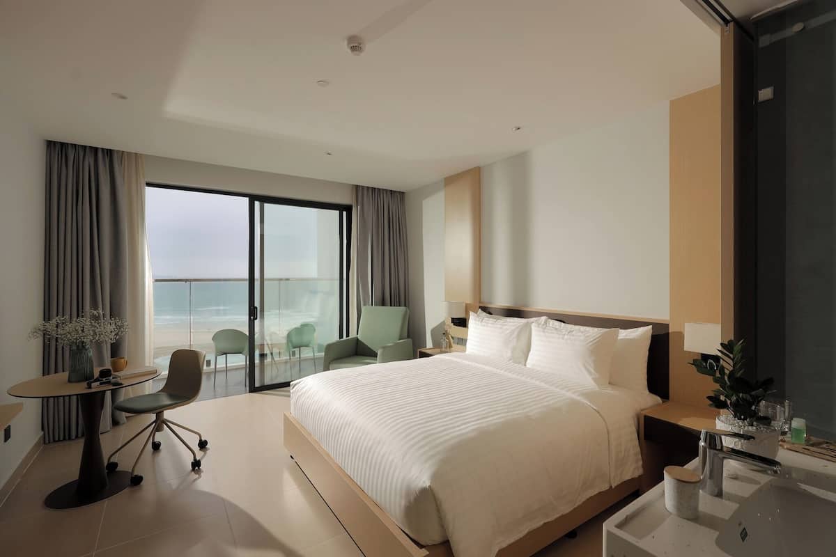 Premier Room | 1 bedroom, premium bedding, down comforters, memory foam beds