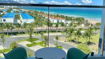 Family Room | Living area | 50-inch Smart TV with digital channels, fireplace