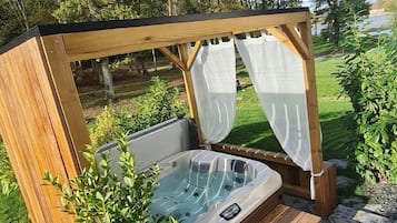 Bain à remous extérieur