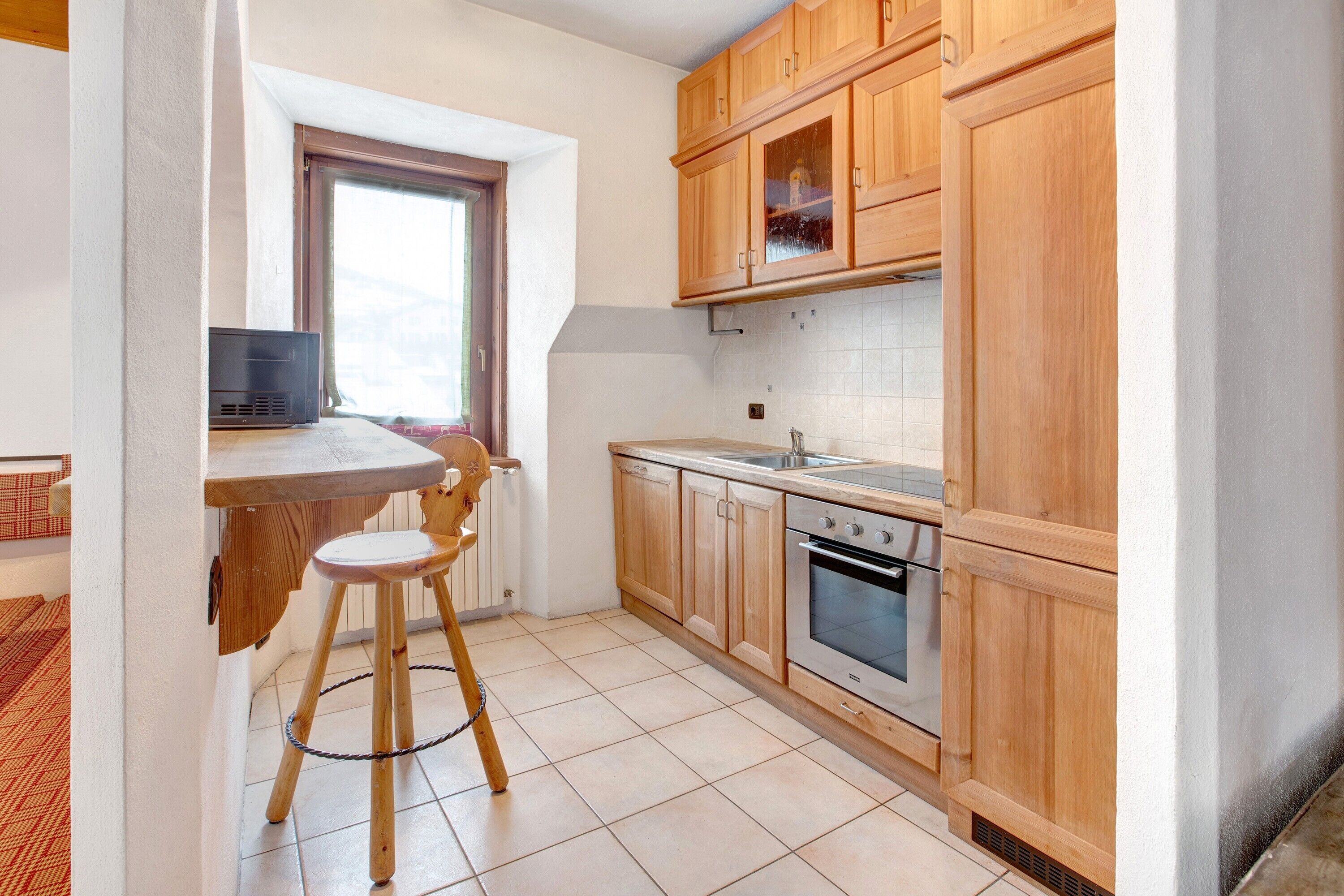 雪櫃、微波爐、焗爐、爐具