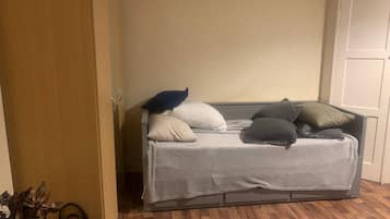 2 habitaciones, tabla de planchar con plancha, wifi y ropa de cama