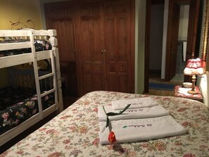 6 bedrooms, iron/ironing board, WiFi, bed sheets - Casa Rural El Salidero en Fuentidueña (Fuentidueña)