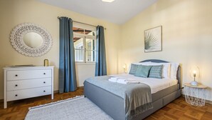 3 bedrooms, iron/ironing board, travel crib, WiFi (free)