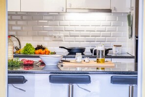 Kühlschrank, Mikrowelle, Ofen, Geschirrspüler