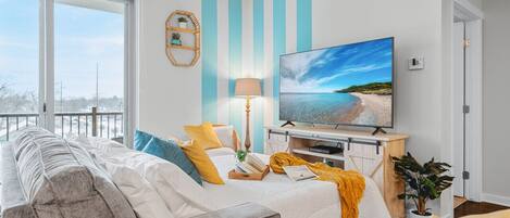 2 chambres, bureau, fer et planche à repasser, lit parapluie