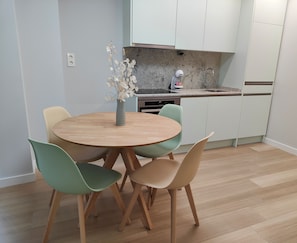 Dining - Loft Moderno, Céntrico y Acogedor (Oviedo)