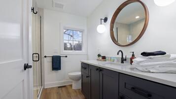 SĂšche-cheveux, serviettes fournies