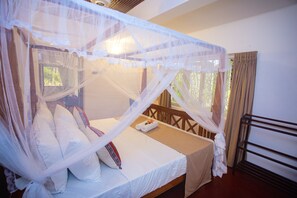 3 bedrooms, in-room safe, desk, iron/ironing board