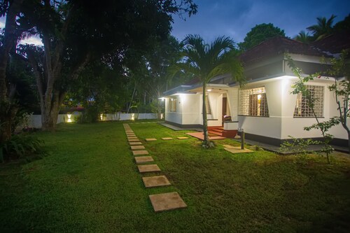 A bungalow to experience nature in its purest form. 10 minutes from the beach!