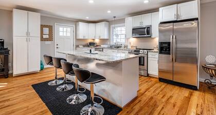 Modern Gem 5BR w/ Workspace + King Beds