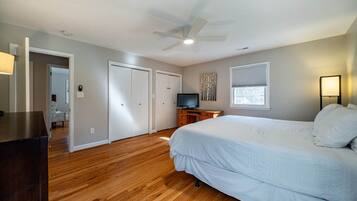 5 habitaciones, tabla de planchar con plancha, wifi y ropa de cama