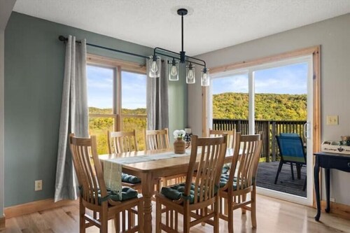 Beautiful driftless area home next to snowmobile trail!