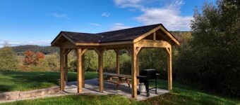 Beautiful driftless area home next to snowmobile trail!