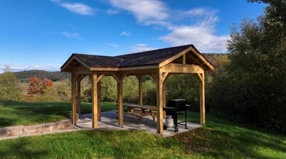 Beautiful driftless area home next to snowmobile trail!