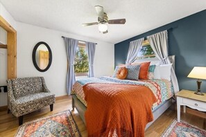 6 bedrooms, iron/ironing board, travel crib, free WiFi - Beautiful driftless area home next to snowmobile trail! (La Farge)