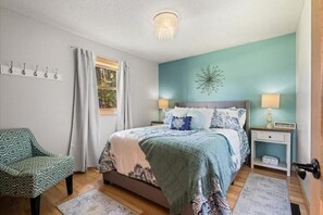 6 bedrooms, iron/ironing board, travel cot, free WiFi