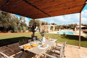 Outdoor dining - Villa Belkis 6, Emma Villas (Ostuni)
