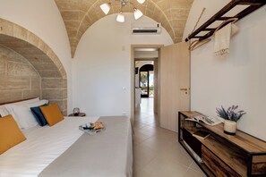 2 室のベッドルーム、アイロン / アイロン台、WiFi (無料)、ベッドシーツ