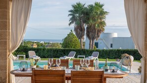 屋外ダイニングエリア