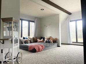 4 bedrooms, travel crib, WiFi, bed sheets