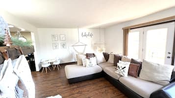 Smart TV, fireplace, video games
