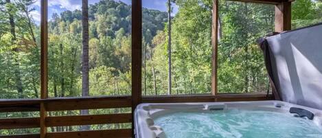 Tina de hidromasaje al aire libre