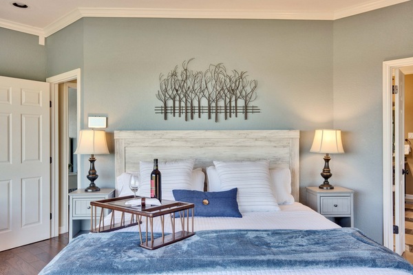 Master bedroom -  Upstairs King bed, ensuite bathroom with beautiful views