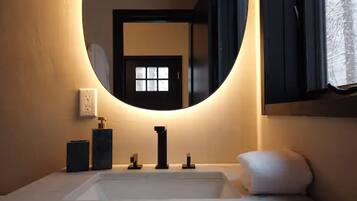 Handtücher, Seife, Toilettenpapier