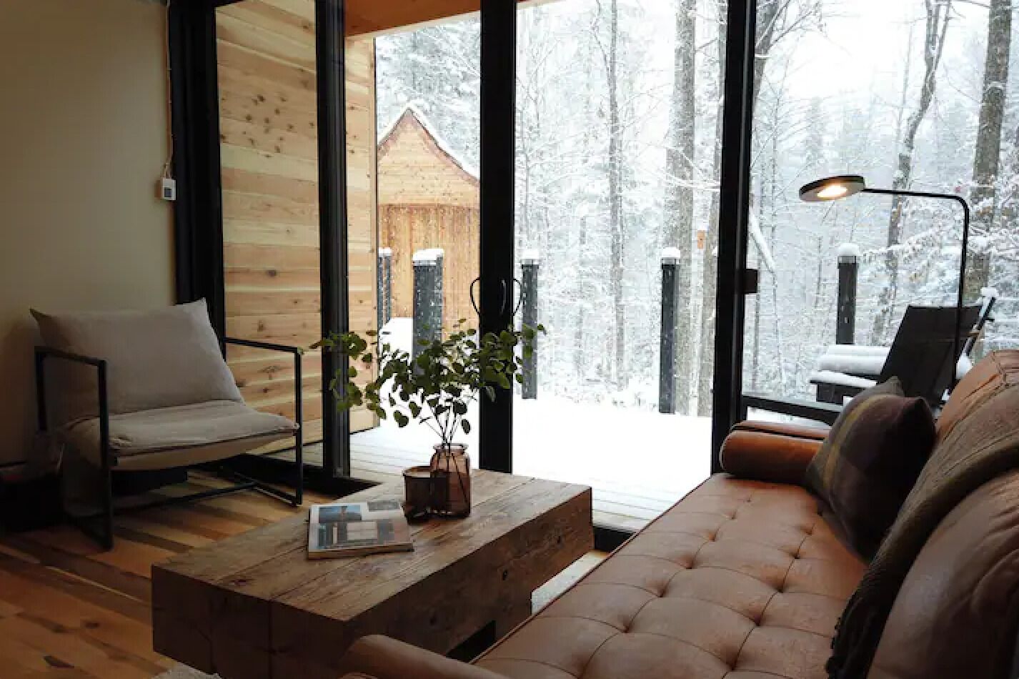 Smart TV, fireplace, stereo