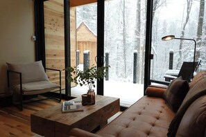 Smart-TV, Kamin, Stereoanlage