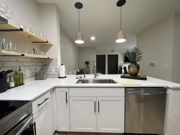 Fridge, microwave, oven, stovetop - Luxury Condominium in Kissimmee Florida near Walt Disney World (Kissimmee)